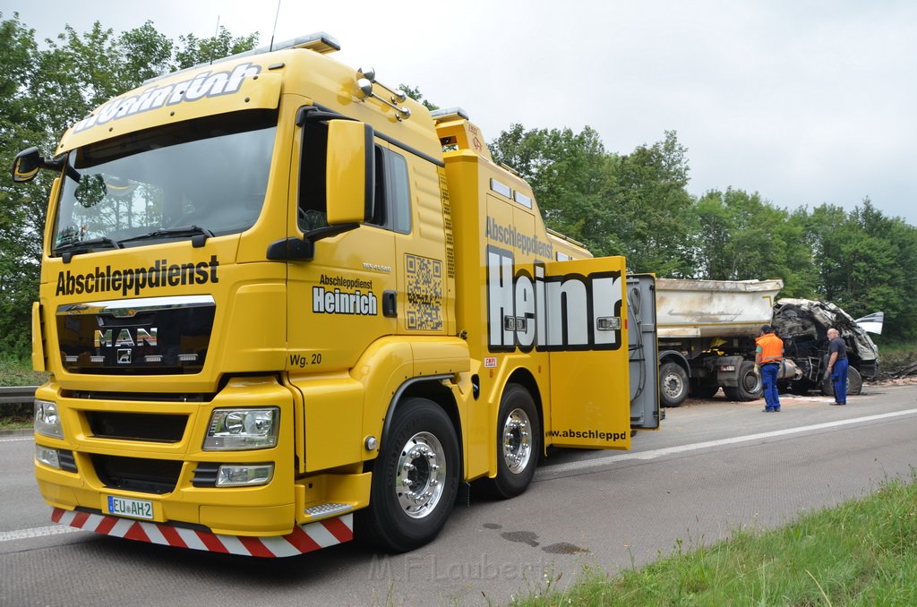 LKW umgestuerzt A 1 Rich Saarbruecken P258.JPG